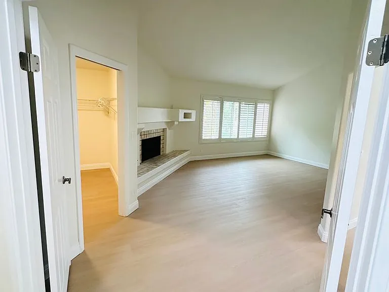 6635 Soaring Dr — Photo 29