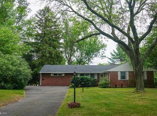 17 Dublin Rd, Pennington, NJ 08534