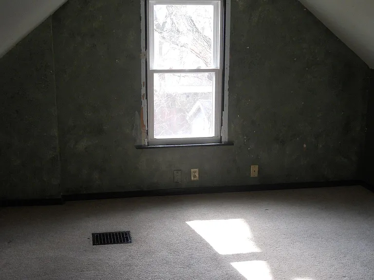 26 E York St — Photo 27