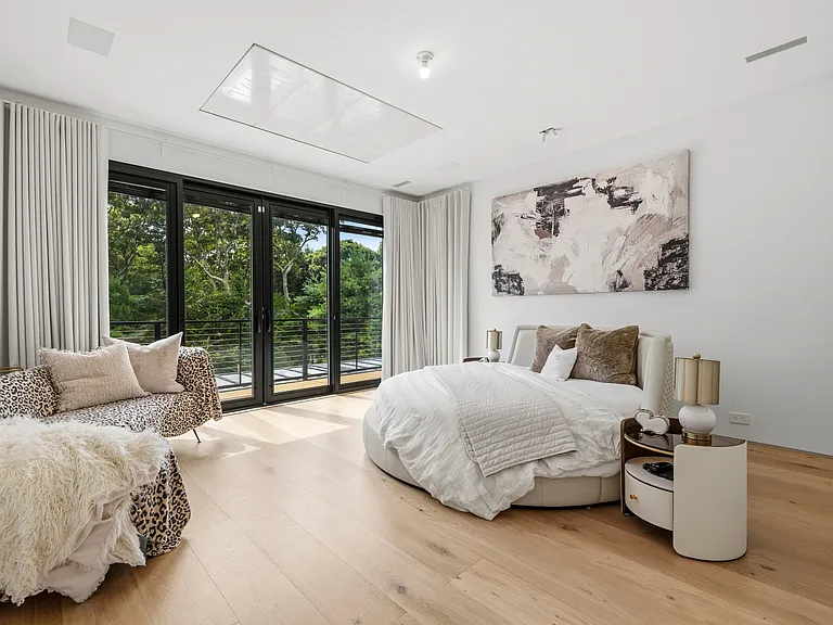 101 Montauk Blvd — Photo 14