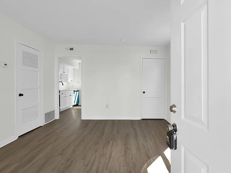 702 S Hamilton Rd #1 — Photo 3