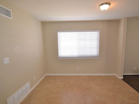 3rd image of 27204 Oakgale Ave