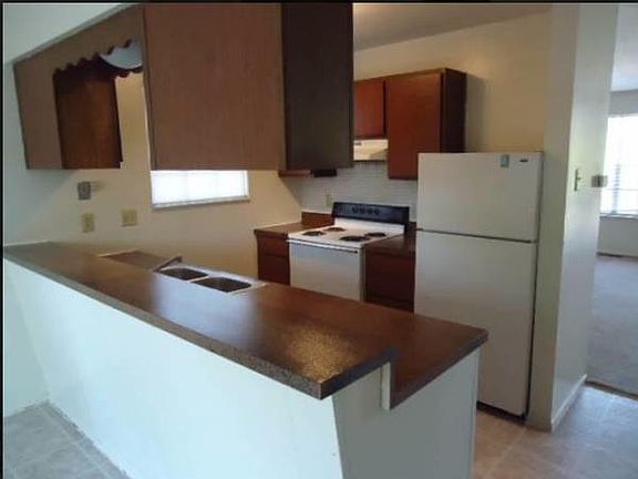 3rd image of 8679 Brittany Town Pl