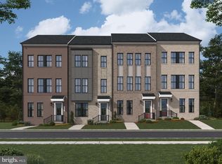 1 Aviation Pl #20-R2, Herndon, VA