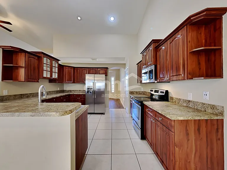 2187 SW Algiers St — Photo 3