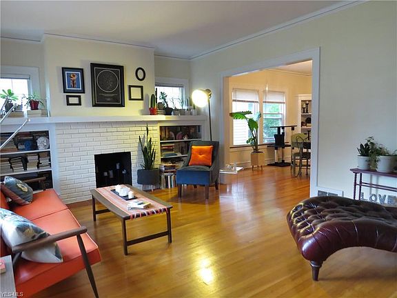 3rd image of 2165 Glenbury Ave