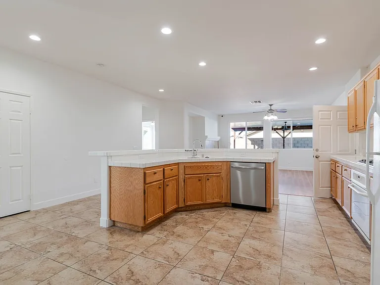 5059 Keston Dr — Photo 15