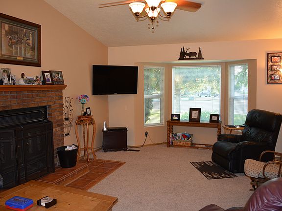3rd image of 728 Aspenwood Ln