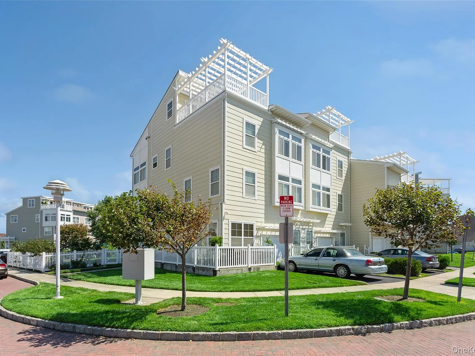 2 bed, 1.5 bath, 1250 sqft, $3,000 — Photo 1