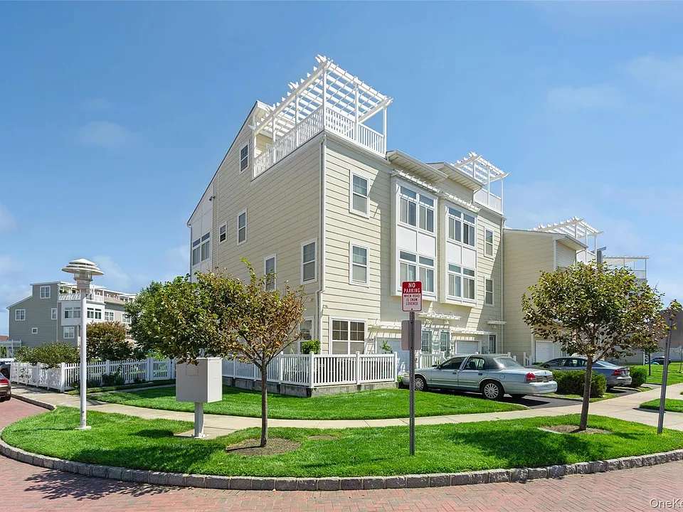 62-14B Ocean Ave S