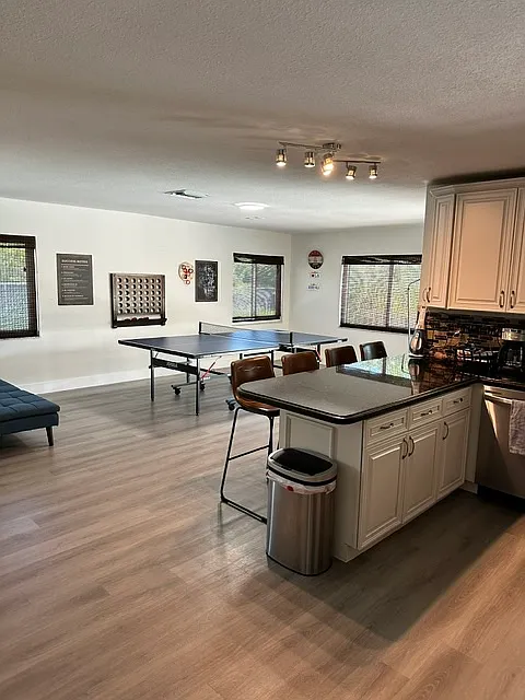 4 bed, 2300 sqft, $5,900 — Photo 1
