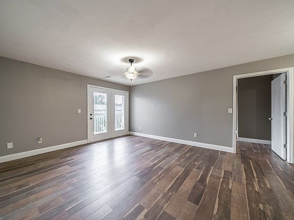 3rd image of 401 Poinsetta Ct APT 5