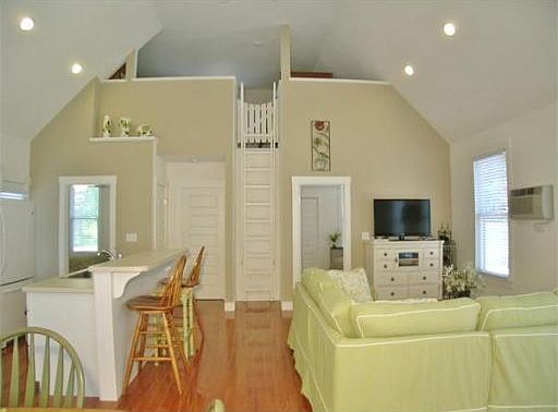 2nd image of 18 Summer Village Rd