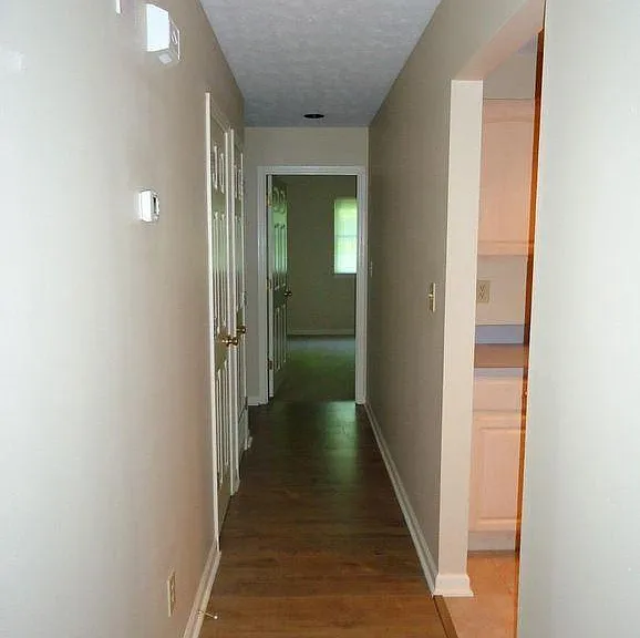 609 Hillbrook Dr — Photo 3
