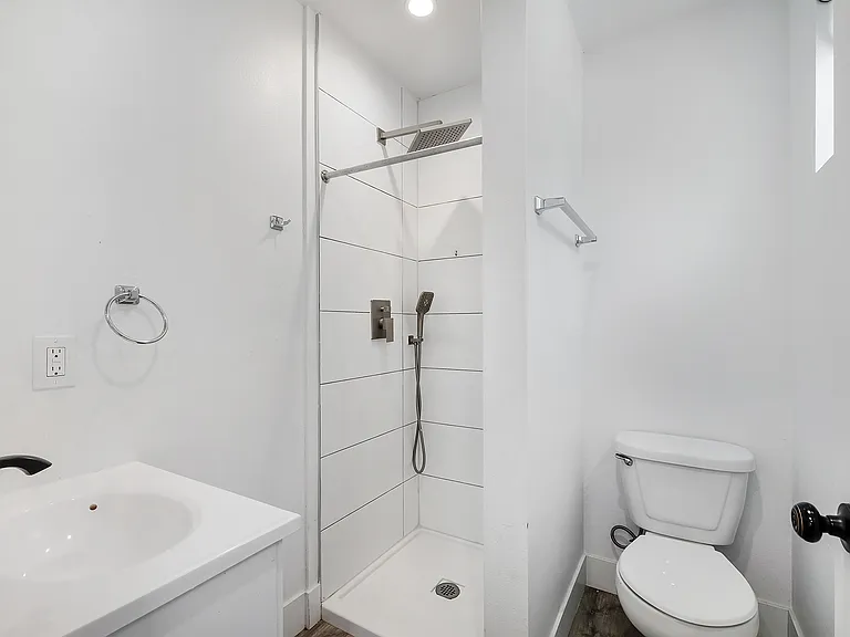 1186 W 37th Pl - USC DPS — Photo 15