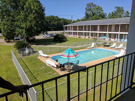 5th image of 227 Palmetto Ln APT 26