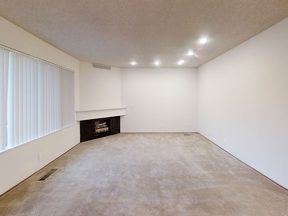1st image of 462 Westlake Dr APT 1