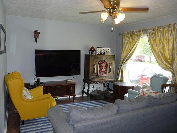 5th image of 663 Rebecca Ave
