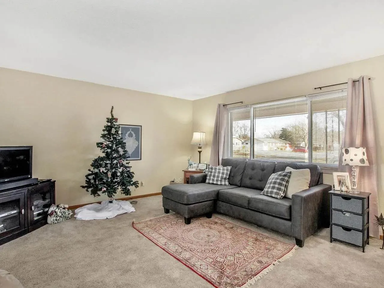3 bed, $1,700 — Photo 3