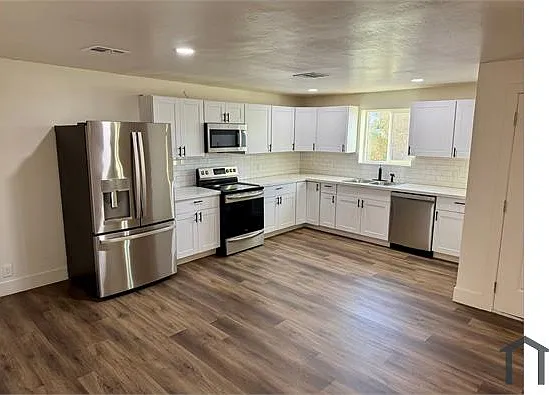 1134 E Brown St #1 — Photo 2