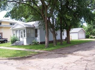 706 5th St NW, Mandan, ND 58554