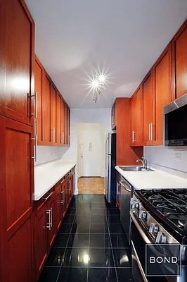 Rented by Bond New York | media 8