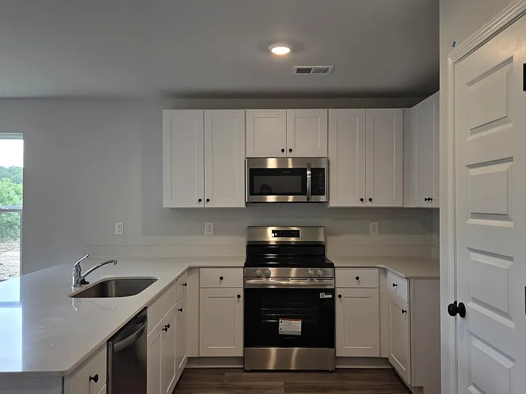 598 Cambria Dr — Photo 6