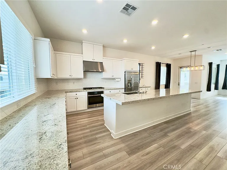1868 S Westside Dr #28 — Photo 8