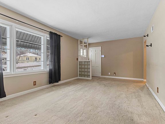 3rd image of 717 Peter Ave