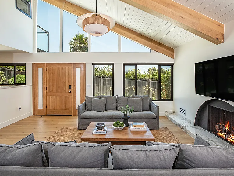 3525 Coast View Dr — Photo 34