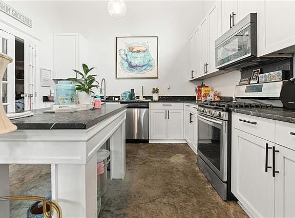 5th image of 1201 Teche St
