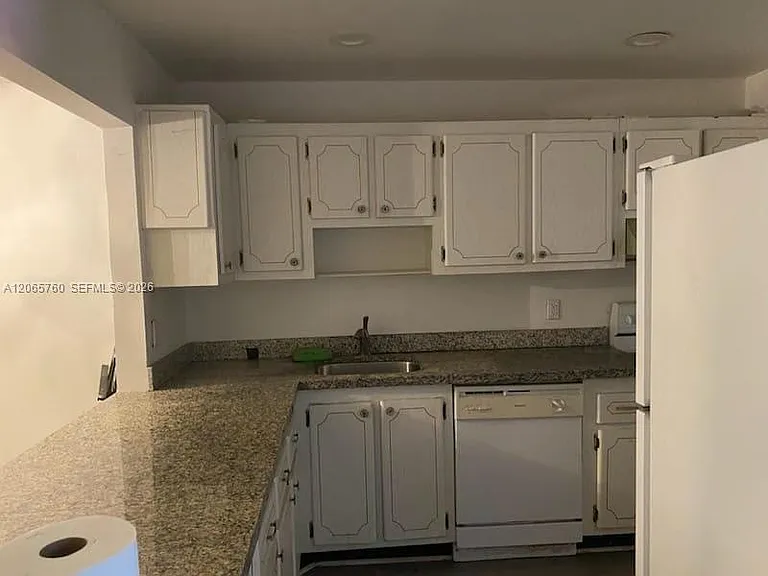 410 SE 2nd St #408 — Photo 3