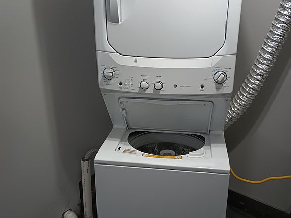 3rd image of 916 S Michigan Ave APT 3