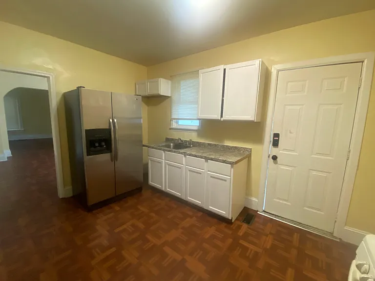 2117 Ilion Ave N — Photo 10