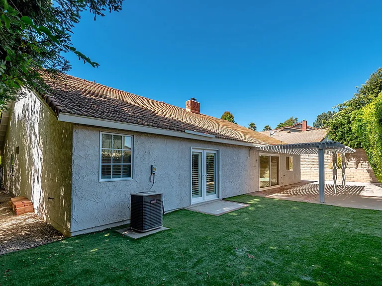 3235 W Sierra Dr — Photo 31