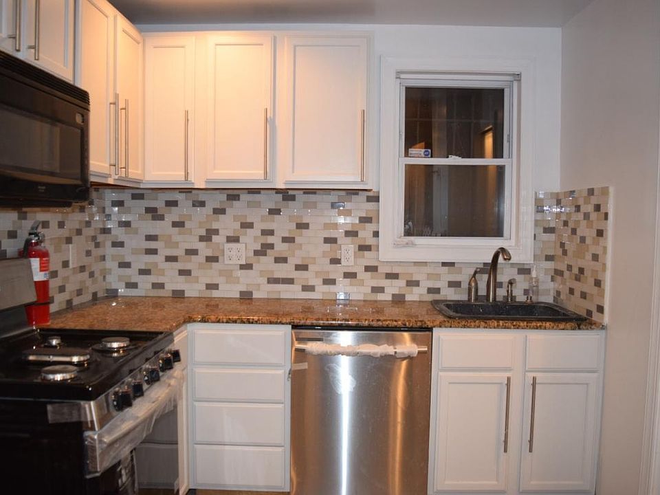 1st image of 60 Tiona Ave
