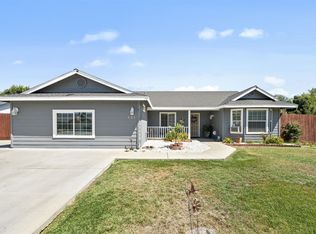 521 Davis St, Exeter, CA 93221