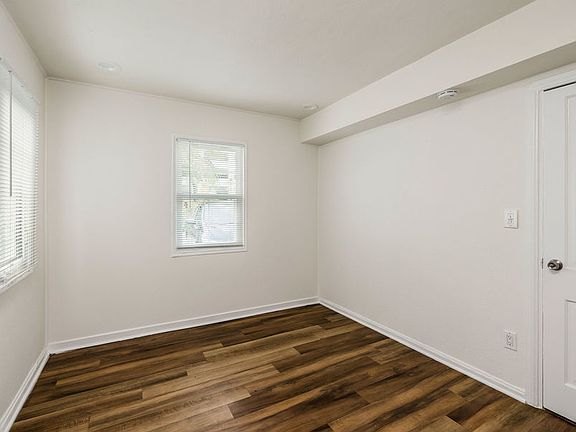 4th image of 4016 1/2 W 102nd St