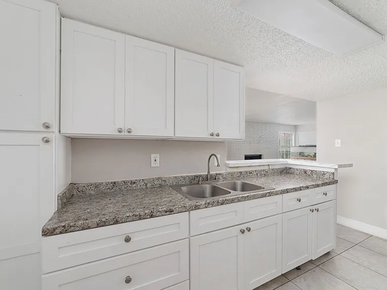Newly Renovated Apartment In Houston — Photo 9