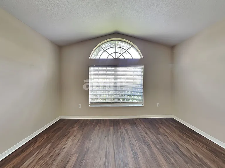 9423 Hunters Pond Dr — Photo 8