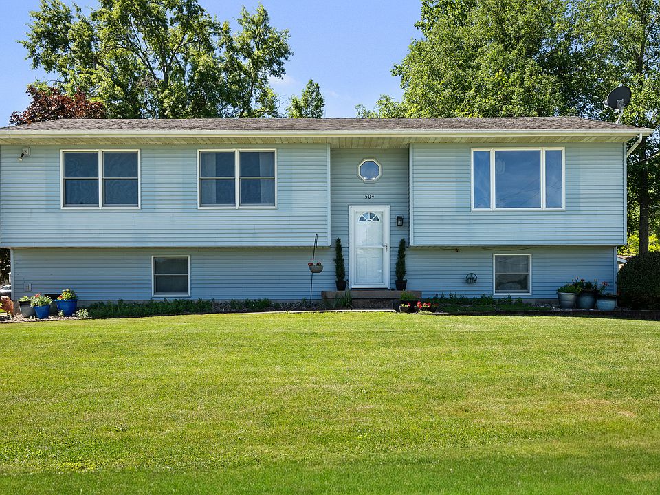 1st image of 504 4th Ave W