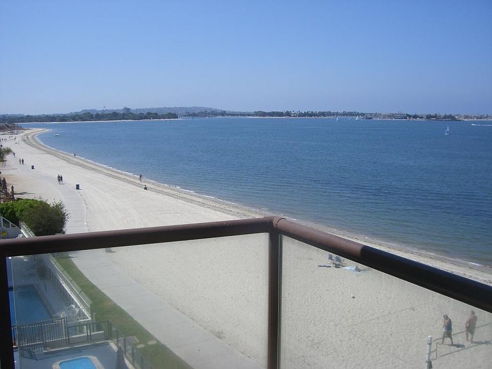 Living room view south over Sail Bay