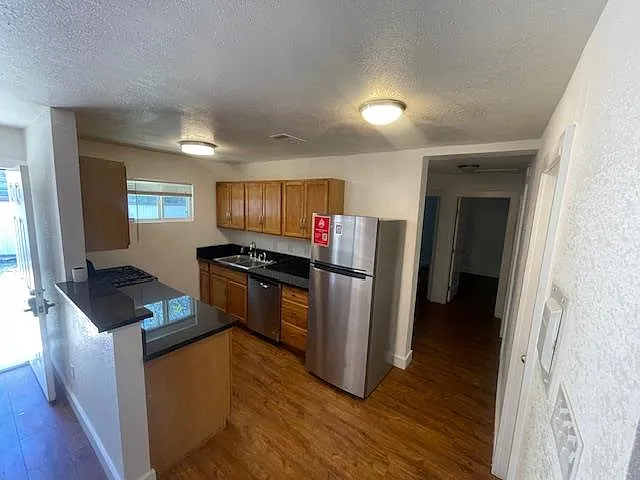 3 bed, 2.0 bath, 1584 sqft, $1,700 — Photo 4