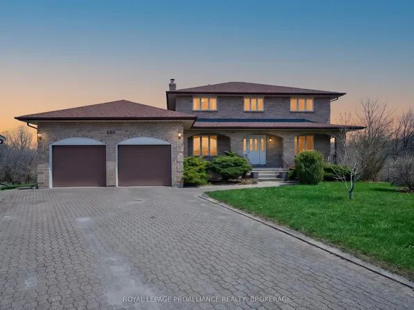 680 Rivermeade Ave, Kingston, ON K7M 7Z6