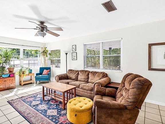 3rd image of 1006 NE 12th Ave