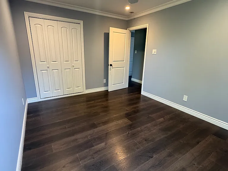 330 Berry Ave — Photo 5
