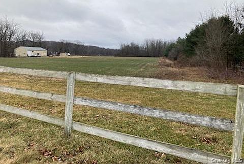 3rd image of 225 Robinson Lane
