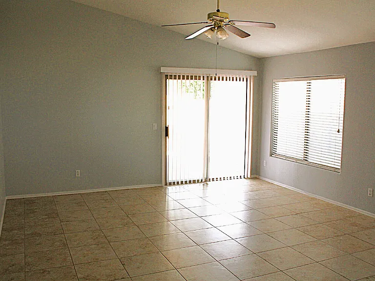 13232 W Desert Ln — Photo 2
