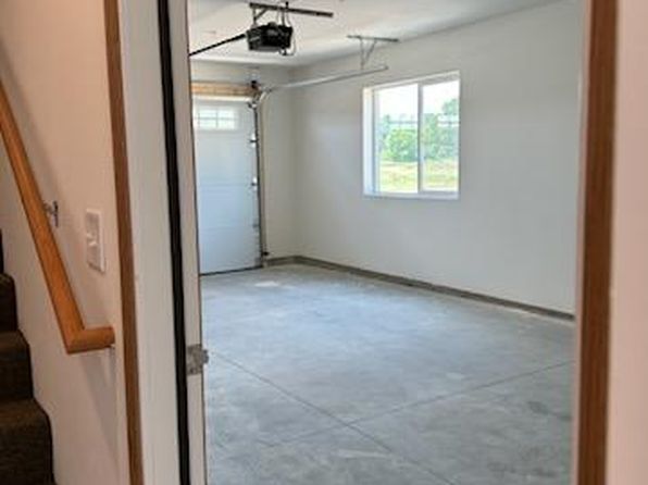 921 Adams Ct, Baraboo, WI