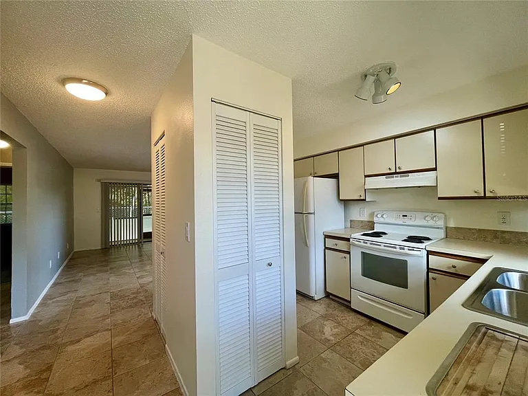 2780 Park Dr #D4 — Photo 3